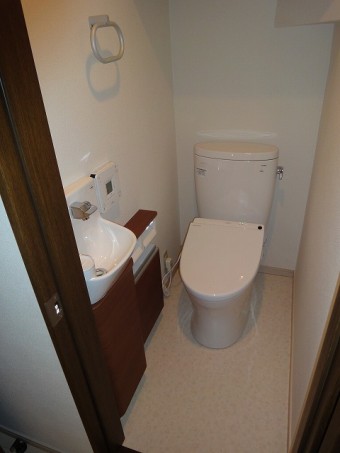 床段差のない入りやすいトイレに床を造作しました 床段差のない入りやすいトイレに床を造作しました